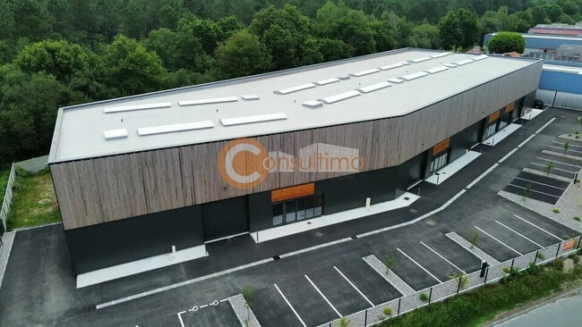 Plus de détails pour Local d’activités à vendre