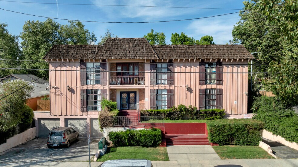 729 Raleigh St, Glendale, CA à vendre - Photo principale – Image 1 sur 15