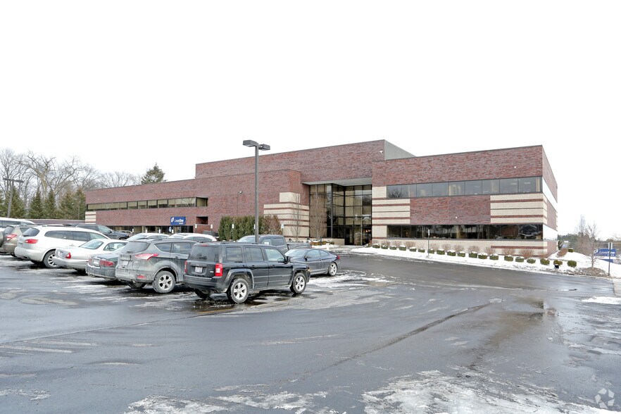 31000 Northwestern Hwy, Farmington Hills, MI à louer - Photo de l’immeuble – Image 2 sur 10