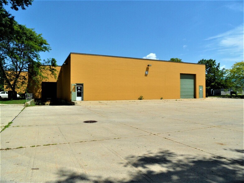 3914 Bestech Dr, Ypsilanti, MI à louer - Photo de l’immeuble – Image 2 sur 9