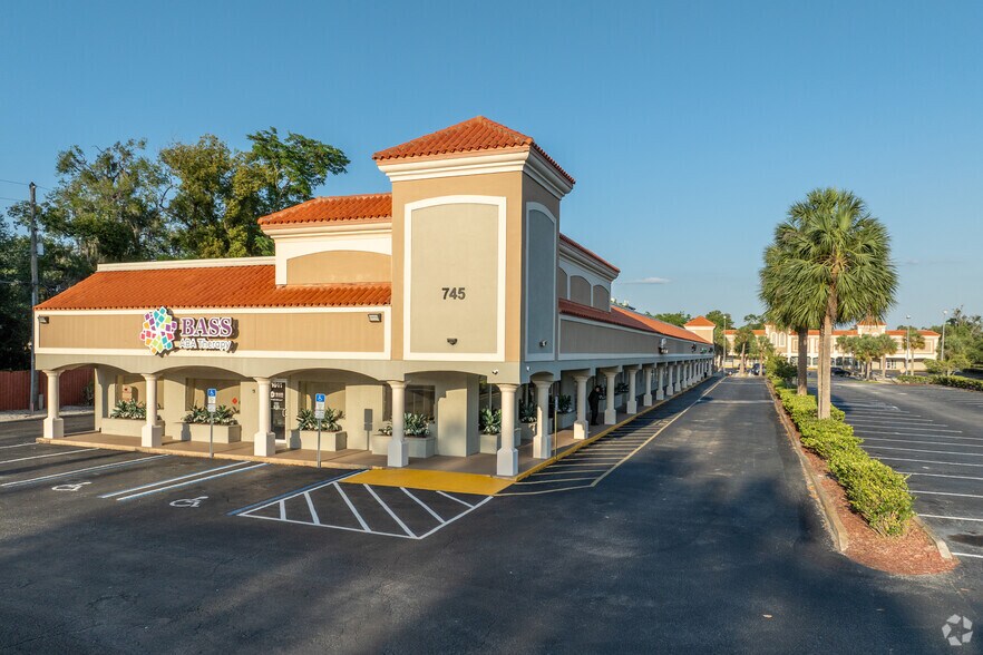 745 Orienta Ave, Altamonte Springs, FL à louer - Photo de l’immeuble – Image 3 sur 5