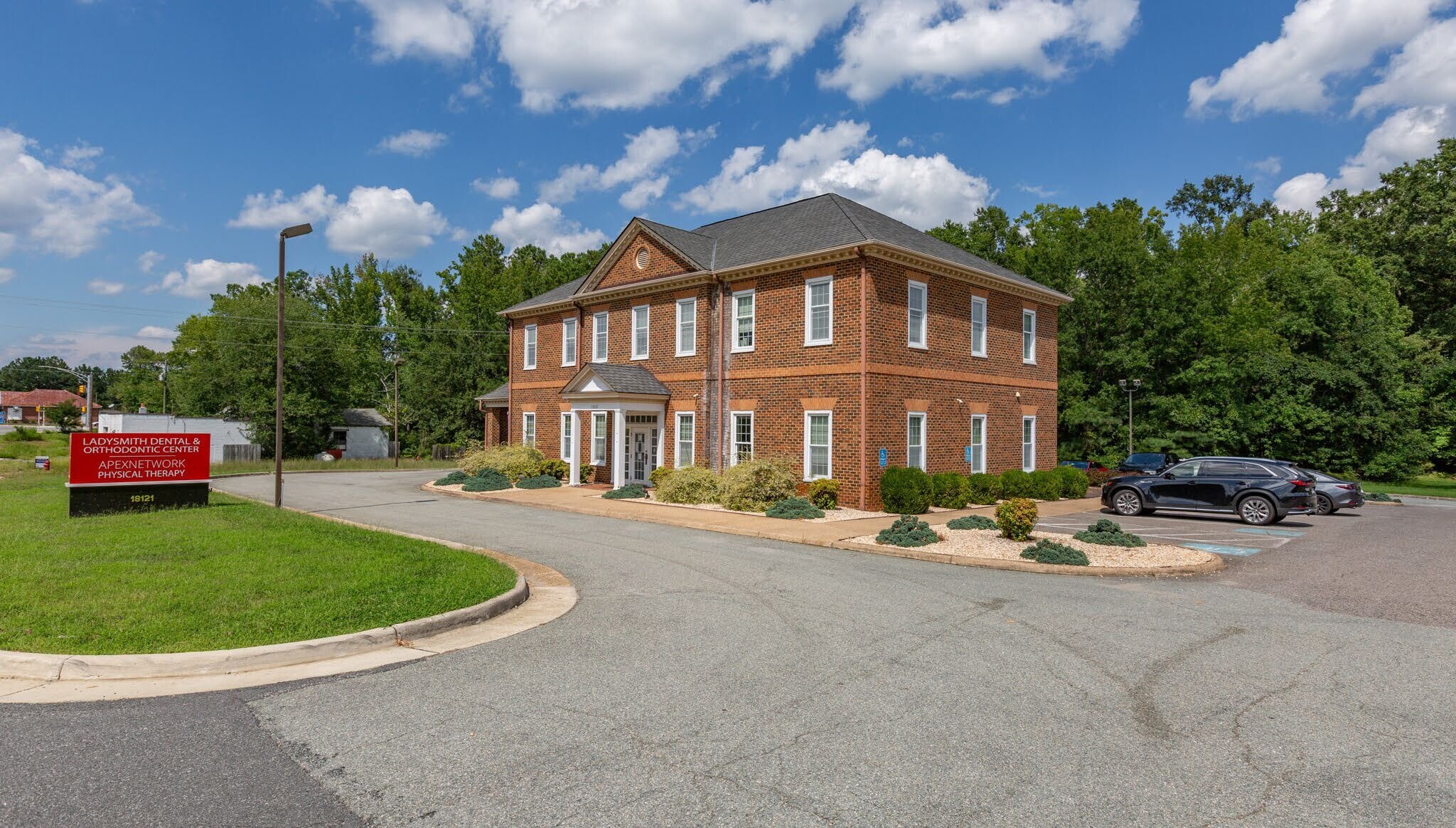 18121 Patriot Hwy, Ruther Glen, VA à louer Photo de l’immeuble– Image 1 sur 11