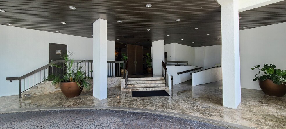 151 SE 15th Rd, Miami, FL à vendre - Photo de l’immeuble – Image 2 sur 33
