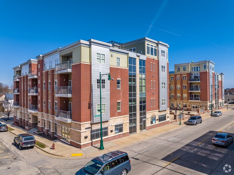 6330 W Greenfield Ave, West Allis, WI à vendre - Photo de l’immeuble – Image 2 sur 8