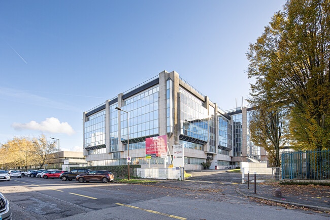 Plus de détails pour 4 Rue Paul Dautier, Vélizy-Villacoublay - Bureau à louer