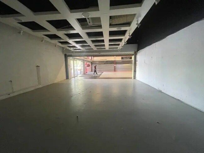 Plus de détails pour Local commercial à vendre