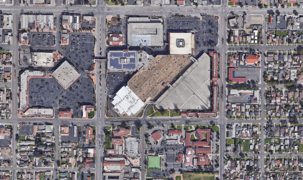 301 E Cook St, Santa Maria, CA à louer - Photo de l’immeuble – Image 2 sur 2