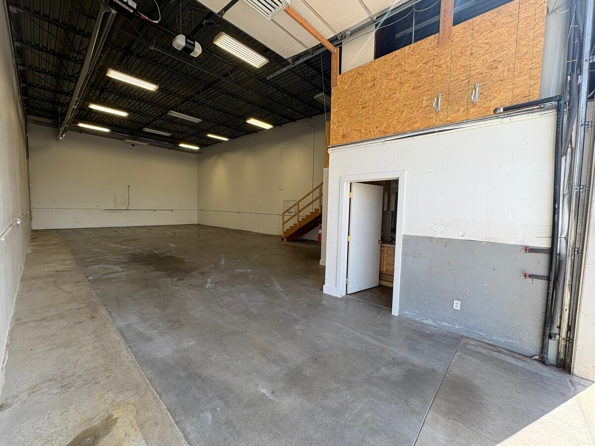 230 Cutler Dr, North Salt Lake, UT 84054 - Lot 1 - - Photo intérieure - Image 1 of 24