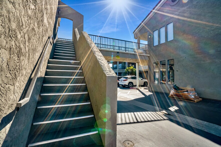 14168 Poway Rd, Poway, CA à louer - Photo de l’immeuble – Image 3 sur 22