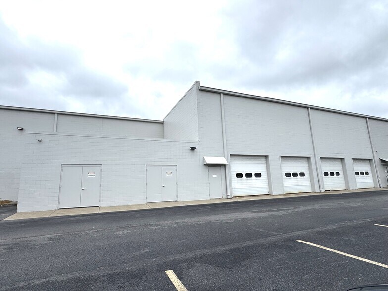 700 Elm Ridge Center, Rochester, NY à vendre - Photo de l’immeuble – Image 2 sur 9