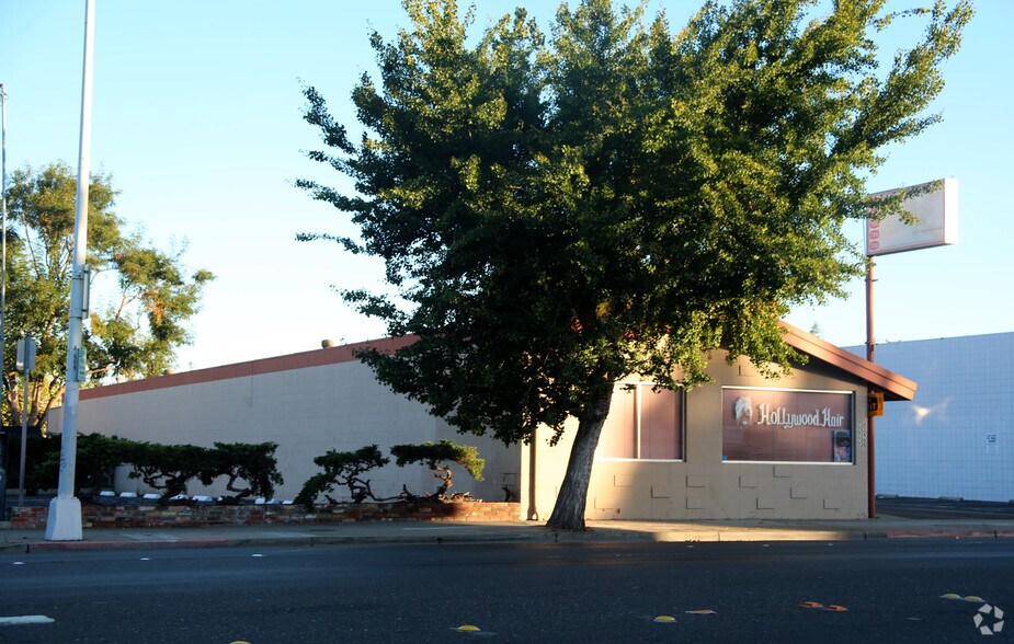 720-728 A St, Hayward, CA à louer - Photo de l’immeuble – Image 3 sur 11