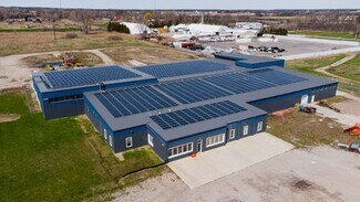 Plus de détails pour 260 Centre St, Petrolia, ON - Industriel/Logistique à louer