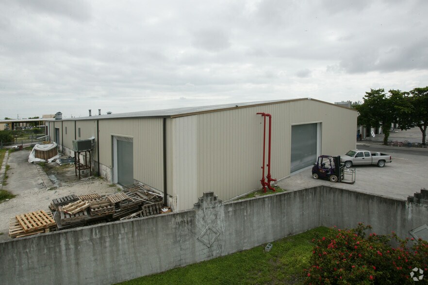 13041 NW 43rd Ave, Opa Locka, FL à vendre - Photo de l’immeuble – Image 3 sur 4