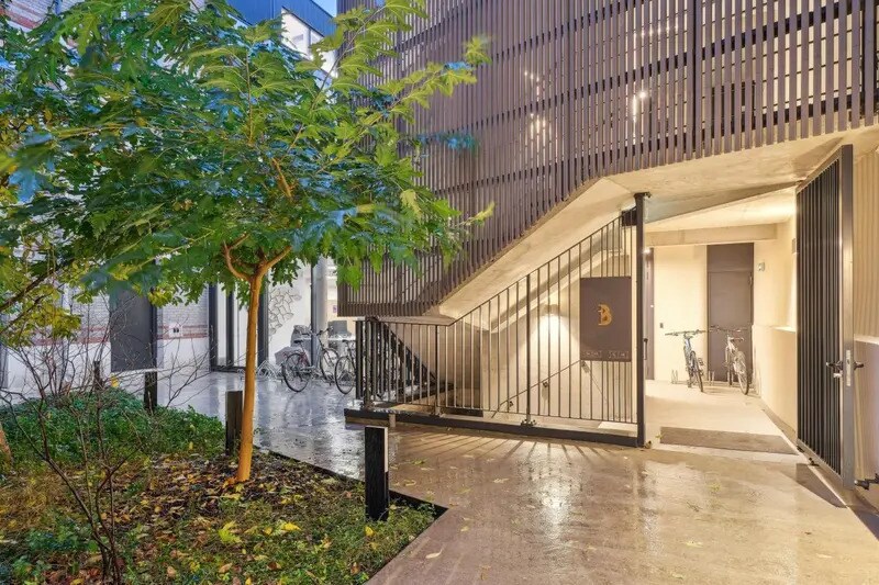 10 Rue Petit, Paris à louer - Photo de l’immeuble – Image 2 sur 18