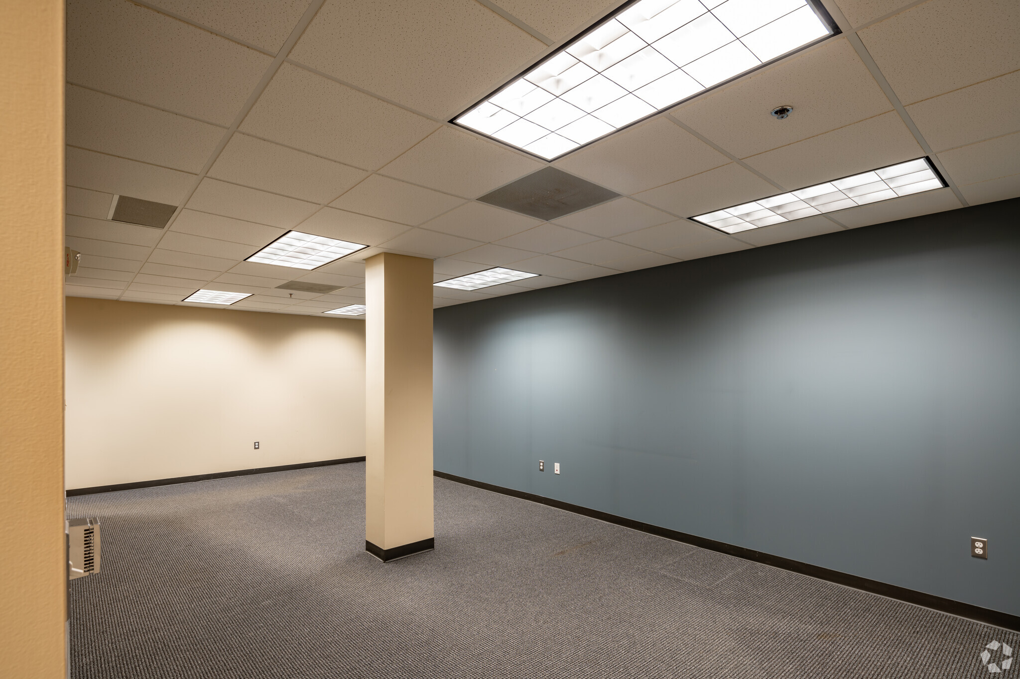 41000 Woodward Ave, Bloomfield Hills, MI à louer Photo intérieure– Image 1 sur 6