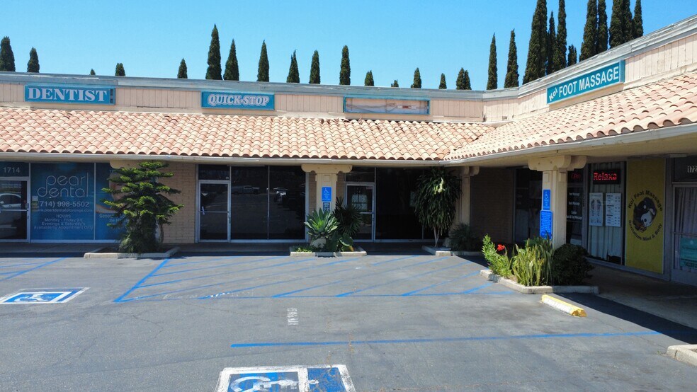 1700 N Tustin St, Orange, CA à louer - Photo de l’immeuble – Image 2 sur 9