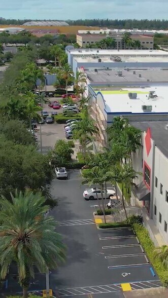 2260 NW 114th Ave, Doral, FL à louer - Vidéo sur l’annonce professionnelle – Image 2 sur 60