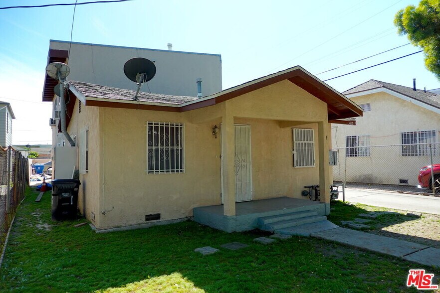 3516 W 67th St, Los Angeles, CA à vendre - Photo de l’immeuble – Image 2 sur 5