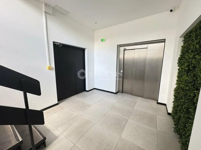 Bureau dans La Courneuve à louer - Photo de l’immeuble – Image 3 sur 7