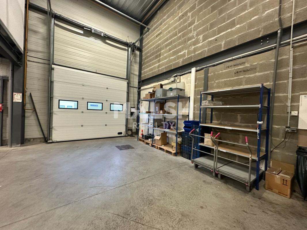 Local d'activités dans Vénissieux à vendre Photo de l’immeuble– Image 1 sur 12