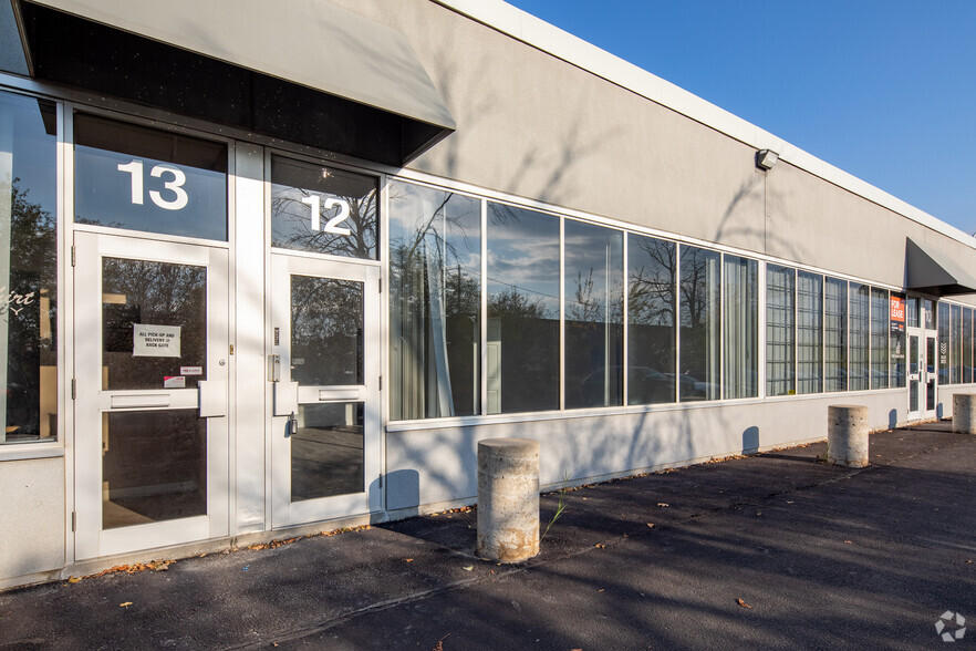 1040 Martin Grove Rd, Toronto, ON à louer - Photo de l’immeuble – Image 3 sur 33