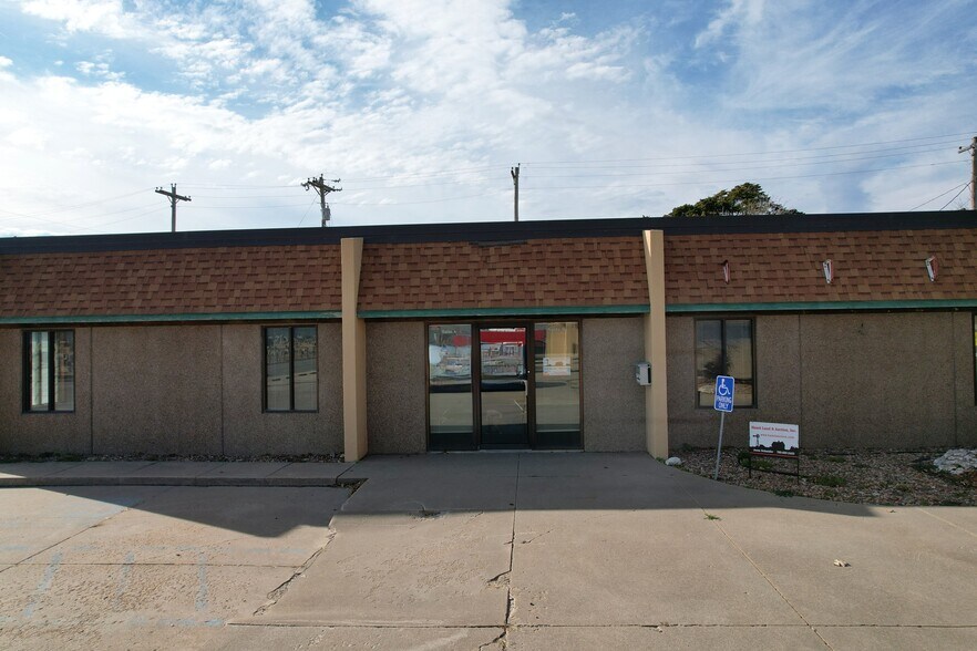 103-105 103-105 E 27th St, Hays, KS à vendre - Photo de l’immeuble – Image 3 sur 59