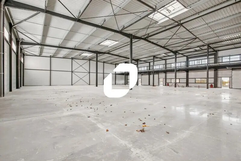 Local d’activités dans Viarmes à louer - Photo de l’immeuble – Image 2 sur 24