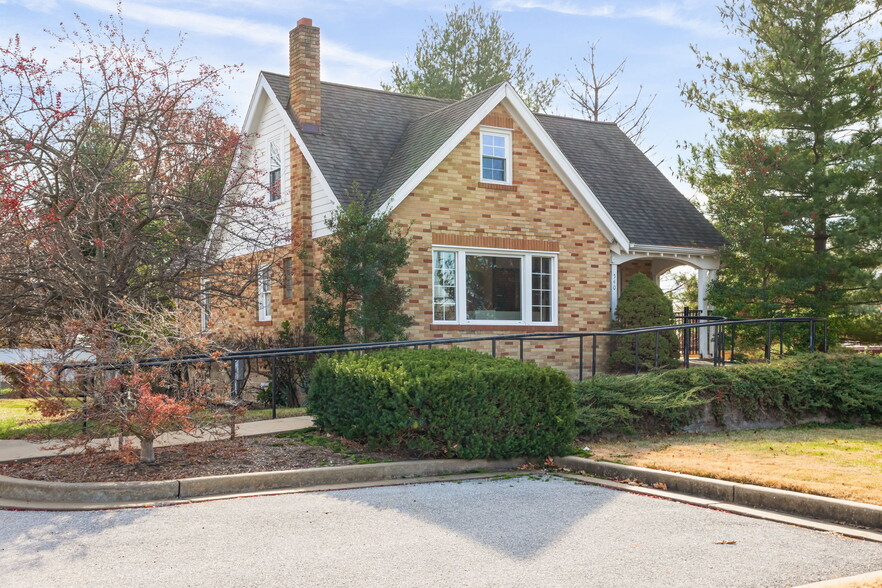 540 Howdershell Rd, Florissant, MO à louer - Photo de l’immeuble – Image 1 sur 8