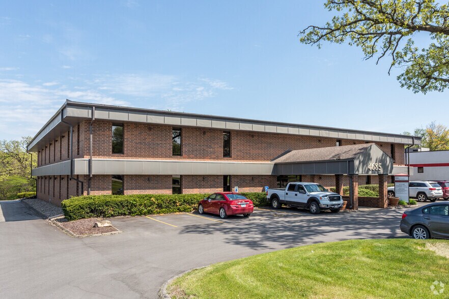 4685 Merle Hay Rd, Des Moines, IA à louer - Photo principale – Image 1 sur 14