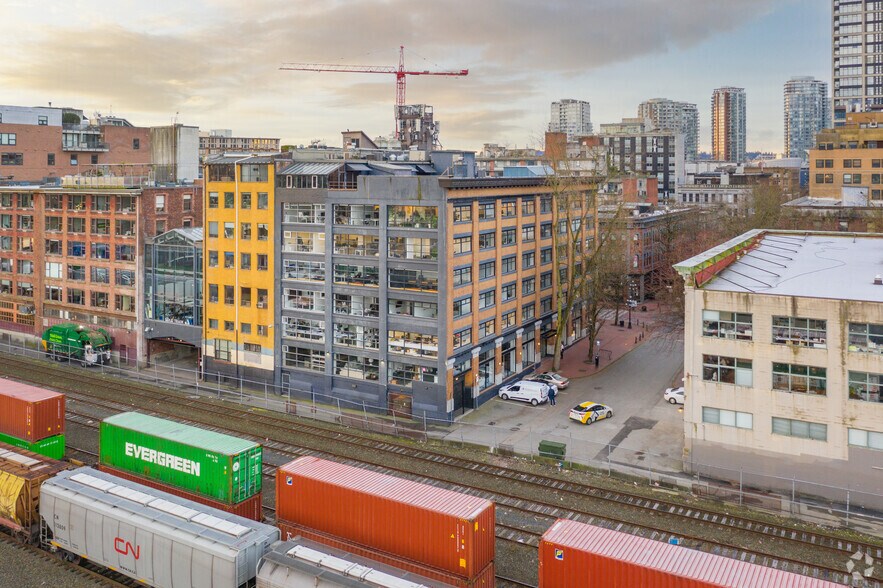 134 Abbott St, Vancouver, BC à louer - Photo de l’immeuble – Image 3 sur 4