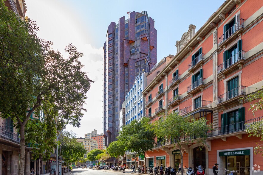 Bureau dans Barcelone, Barcelona à louer - Photo de l’immeuble – Image 3 sur 3