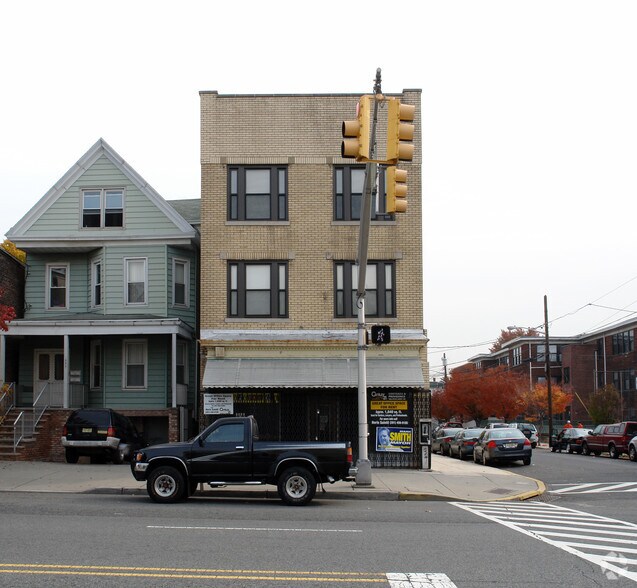 346 Kennedy Blvd, Bayonne, NJ à louer - Photo de l’immeuble – Image 2 sur 7
