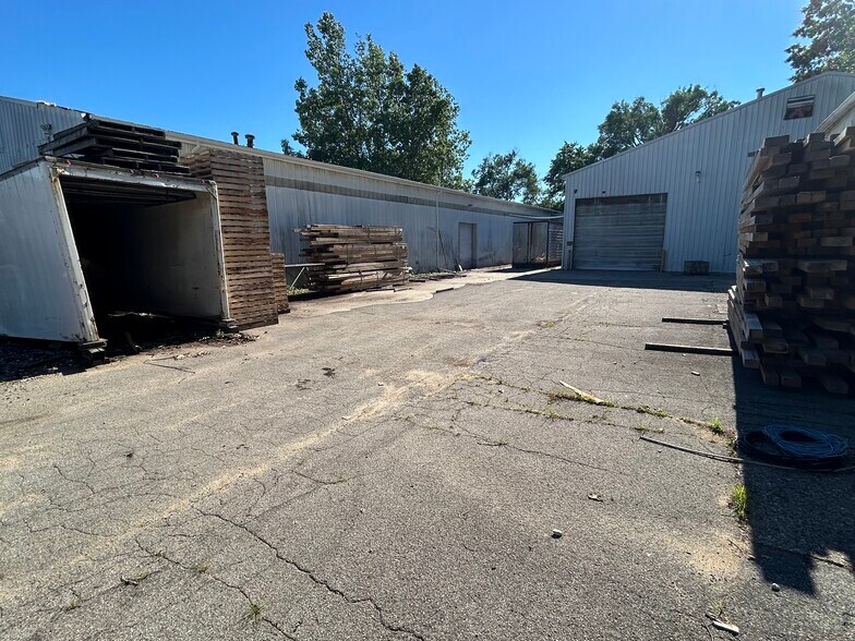 2401 Schumacher Dr, Mishawaka, IN à vendre - Photo de l’immeuble – Image 2 sur 12