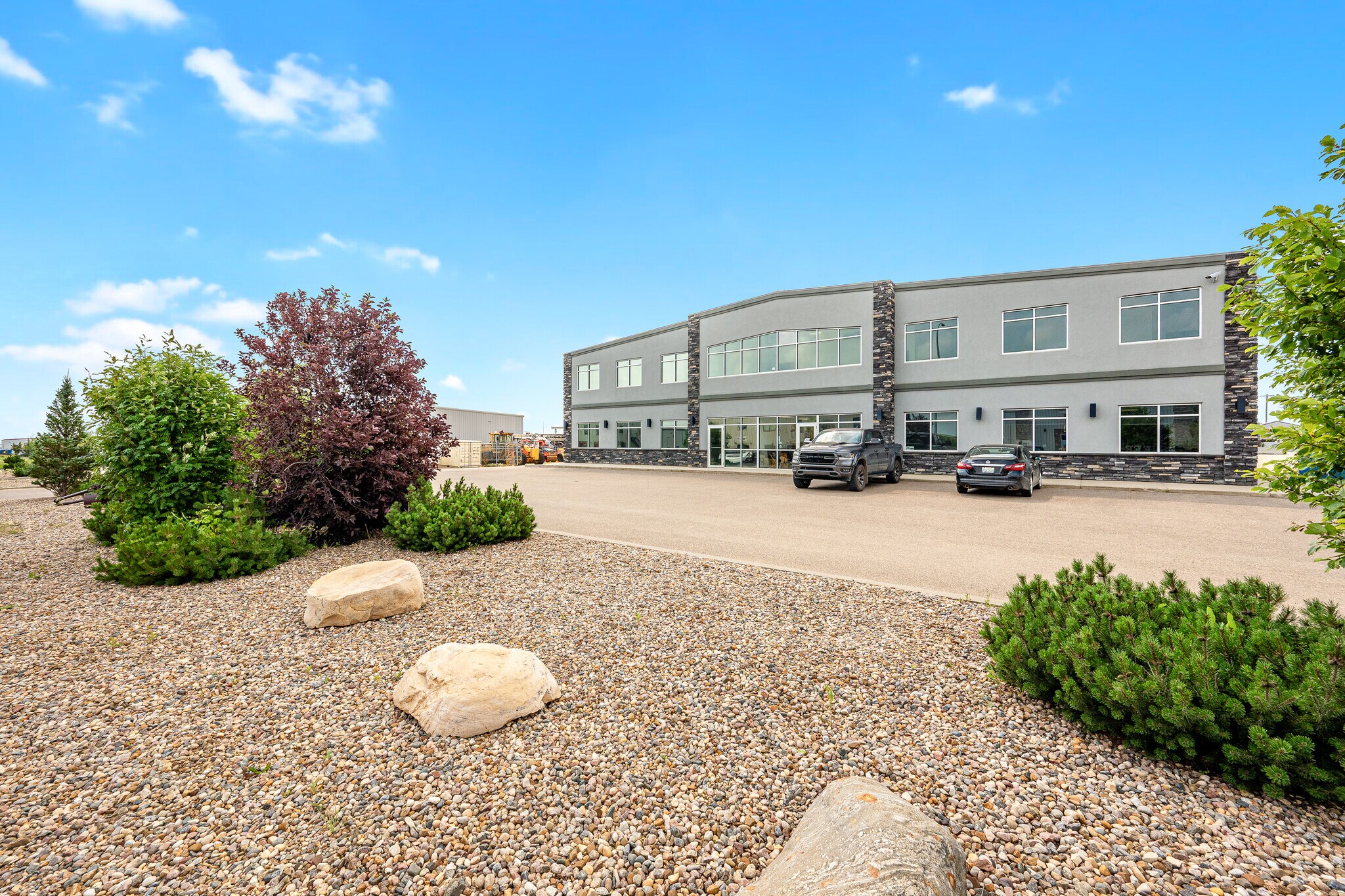 7187 56 St, Lloydminster, AB à louer Photo de l’immeuble– Image 1 sur 23