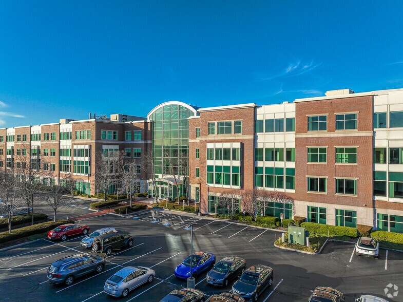 275 Grove St, Newton, MA à louer - Photo de l’immeuble – Image 1 sur 6