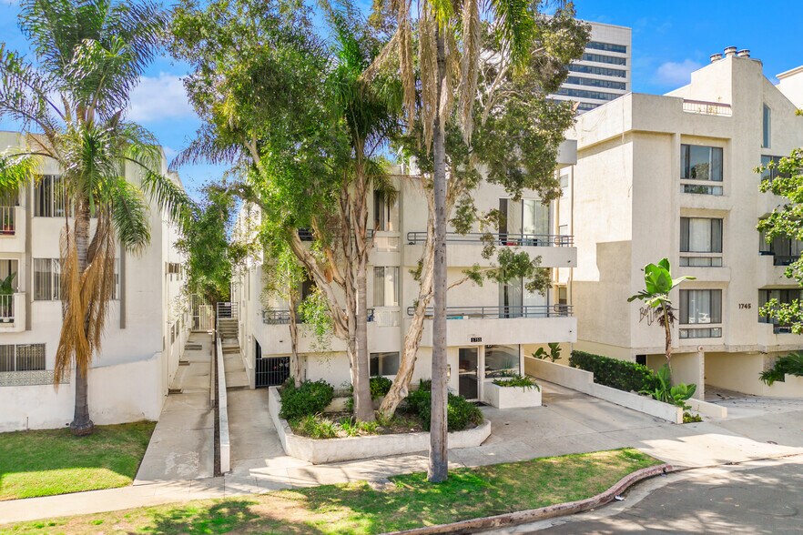 1751 S Bentley Ave, Los Angeles, CA à vendre - Photo de l’immeuble – Image 2 sur 19