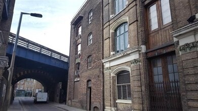 4 O'Meara St, Londres à louer Photo de l’immeuble– Image 1 sur 6