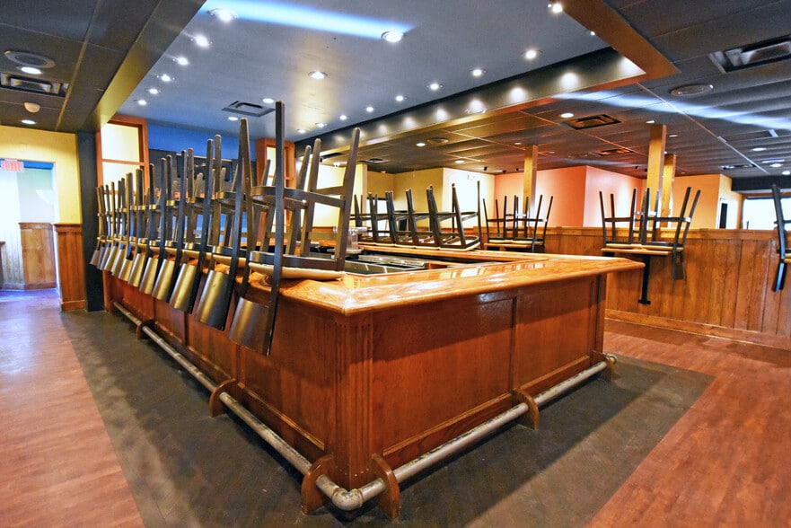 3939 1st Ave SE, Cedar Rapids, IA à louer - Photo intérieure – Image 3 sur 22