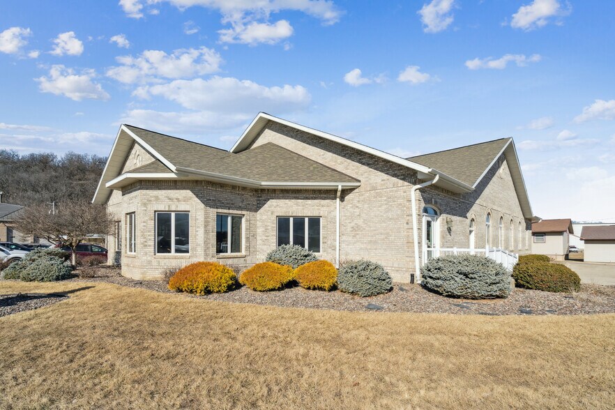 702 Short St, Decorah, IA à vendre - Photo de l’immeuble – Image 3 sur 41