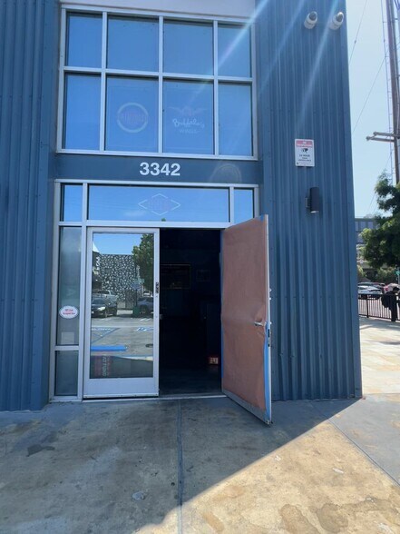 3338-3350 S La Cienega Blvd, Los Angeles, CA à louer - Vidéo sur l’annonce professionnelle – Image 2 sur 3