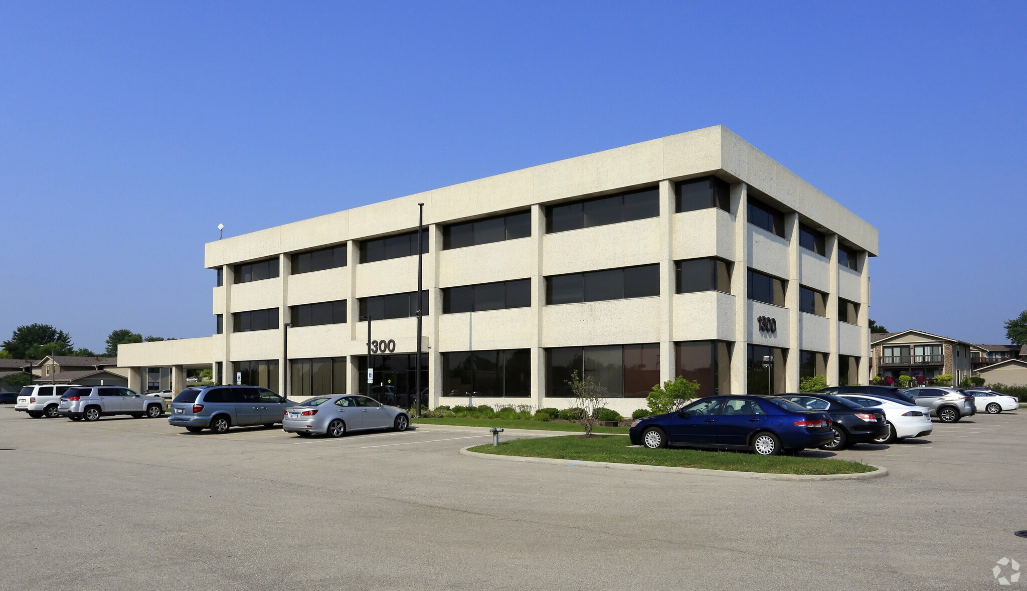 1300 Greenbrook Blvd, Hanover Park, IL à vendre Photo principale– Image 1 sur 34