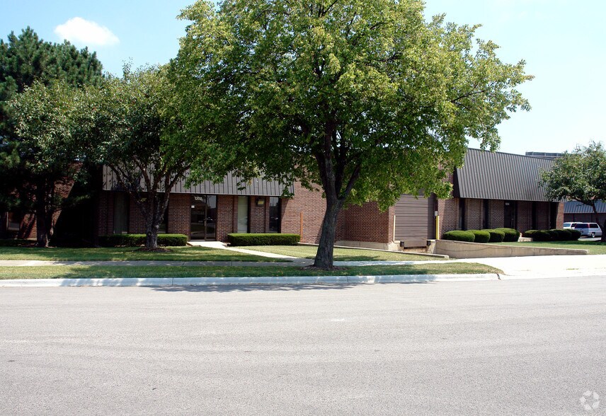 1200-1204 Rohlwing Rd, Rolling Meadows, IL à vendre - Photo de l’immeuble – Image 3 sur 3
