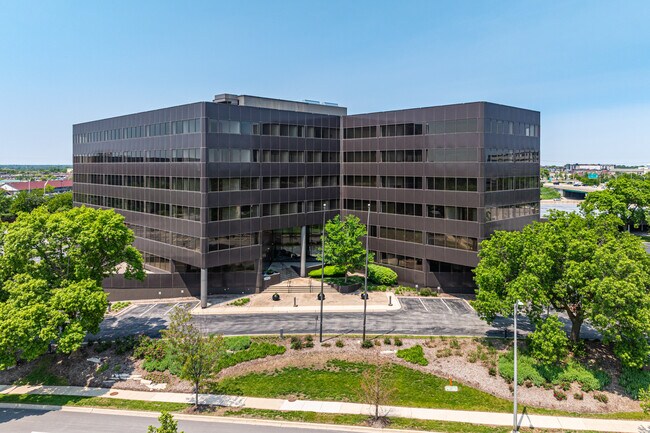 Plus de détails pour 1020 W 31st St, Downers Grove, IL - Bureau à vendre