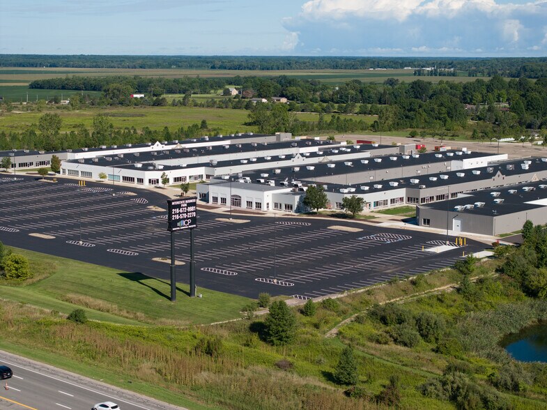 9911 Avon Lake Rd, Burbank, OH à louer - Photo de l’immeuble – Image 1 sur 12