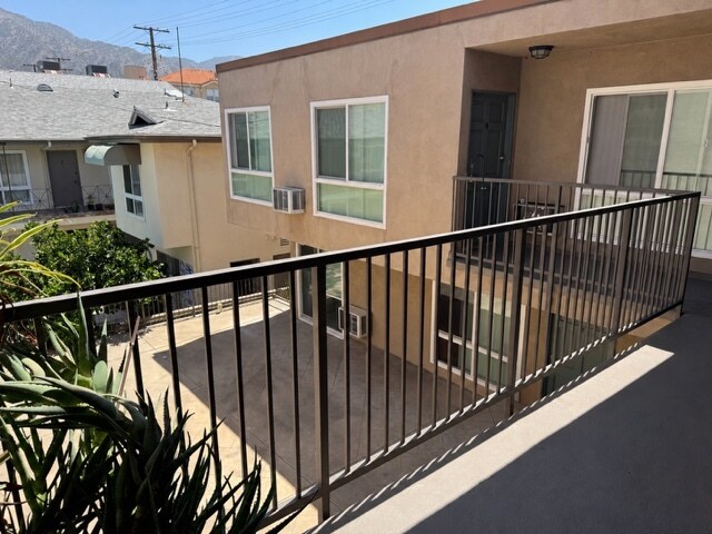 528 E Verdugo Ave, Burbank, CA à vendre - Photo de l’immeuble – Image 2 sur 6