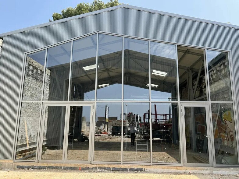 Local commercial dans Vitrolles à louer - Photo de l’immeuble – Image 3 sur 5