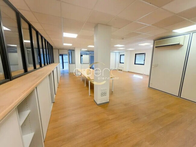 Plus de détails pour Bureau à vendre