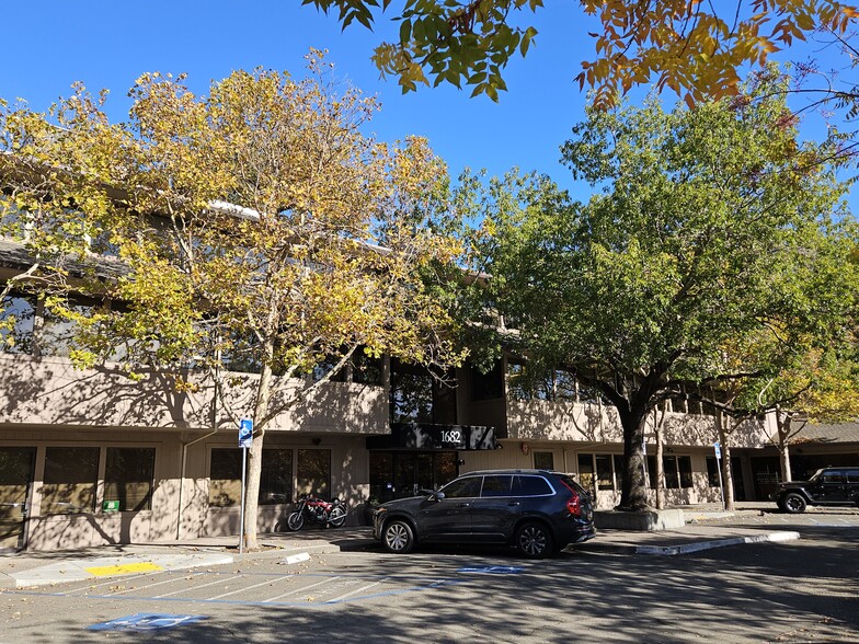 1682 Novato Blvd, Novato, CA à louer - Photo de l’immeuble – Image 2 sur 16