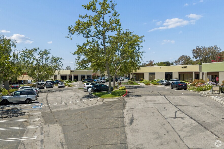 31304-31348 Via Colinas, Westlake Village, CA à louer - Photo de l’immeuble – Image 3 sur 17
