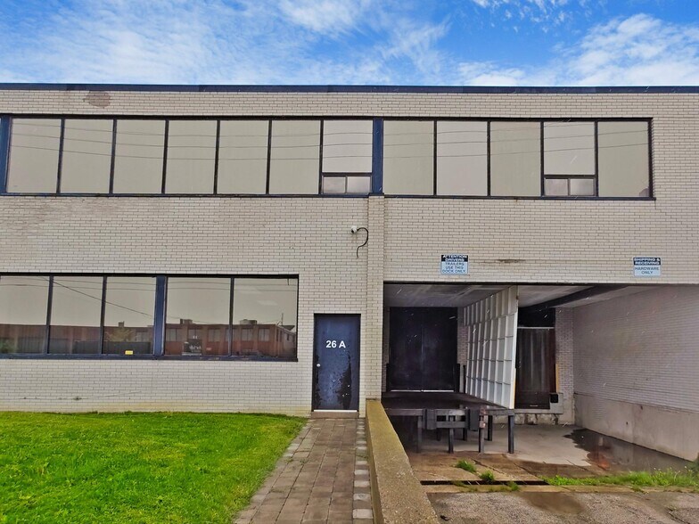 26 Racine Rd, Toronto, ON à louer - Photo de l’immeuble – Image 1 sur 31